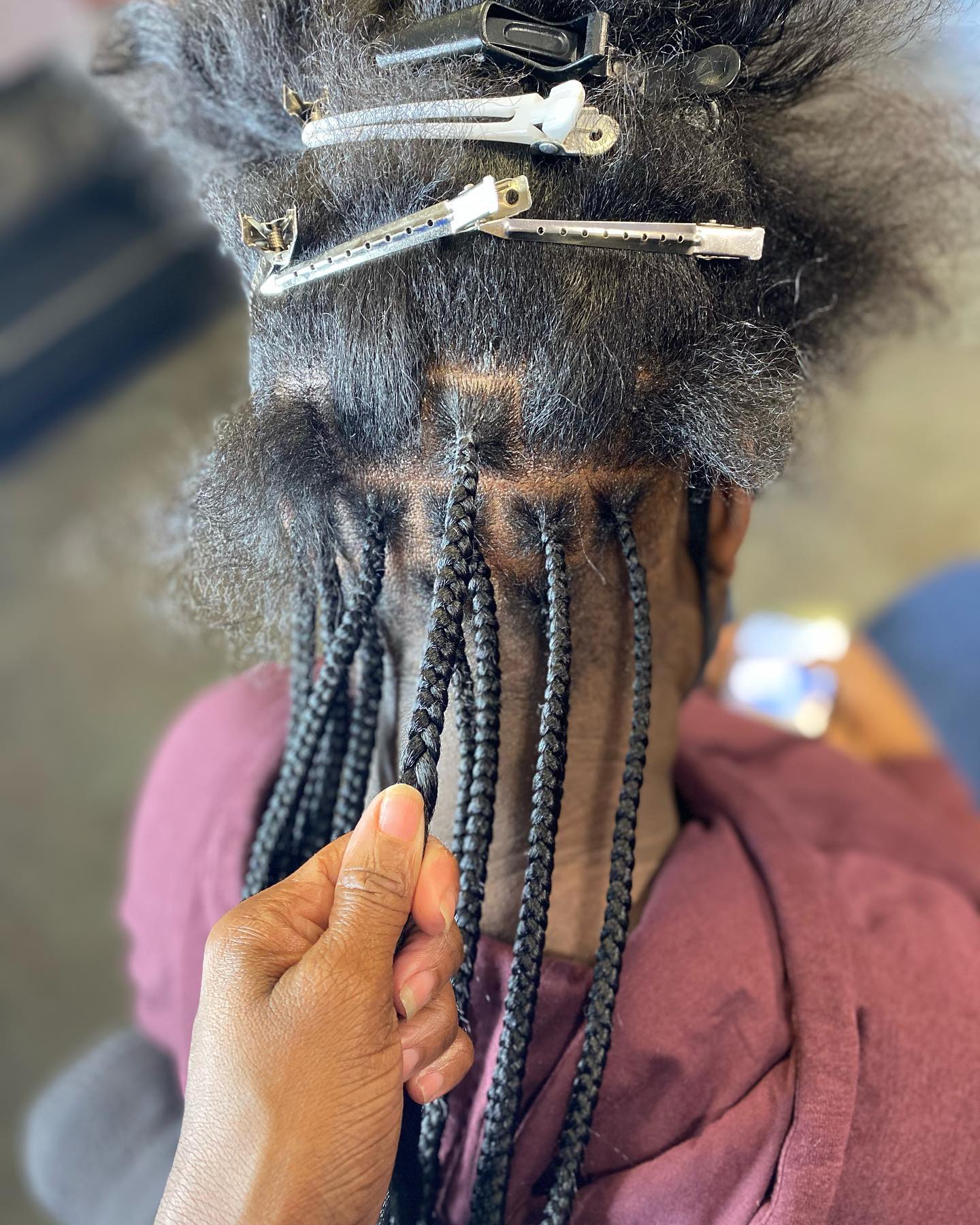 The foundation is the key to Knotless lasting.. if you start off braiding too loose, they will start looking old fast.. especially if you are natural😀Click the link in my bio for availability