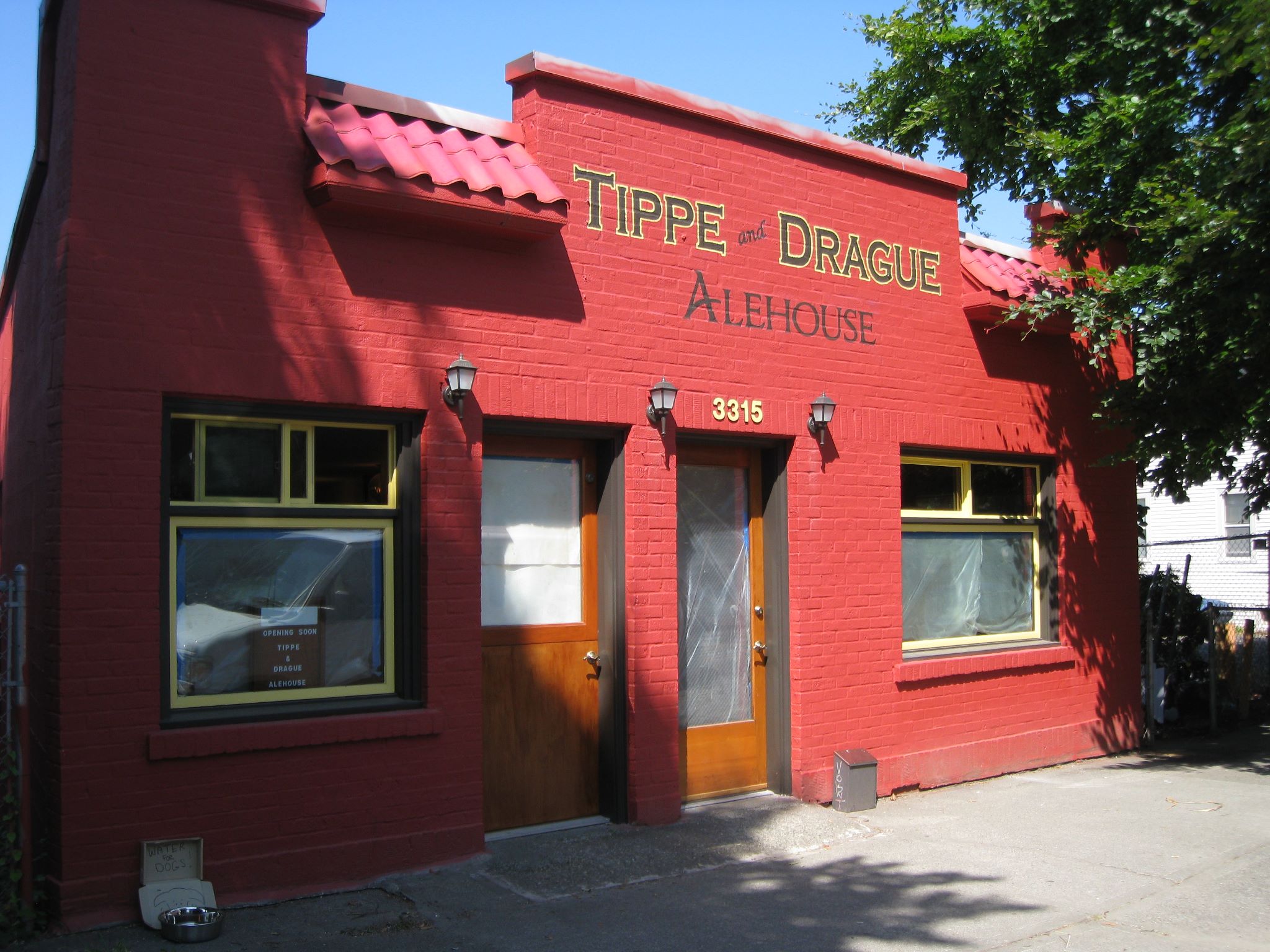 Business logo of Tippe and Drague Alehouse