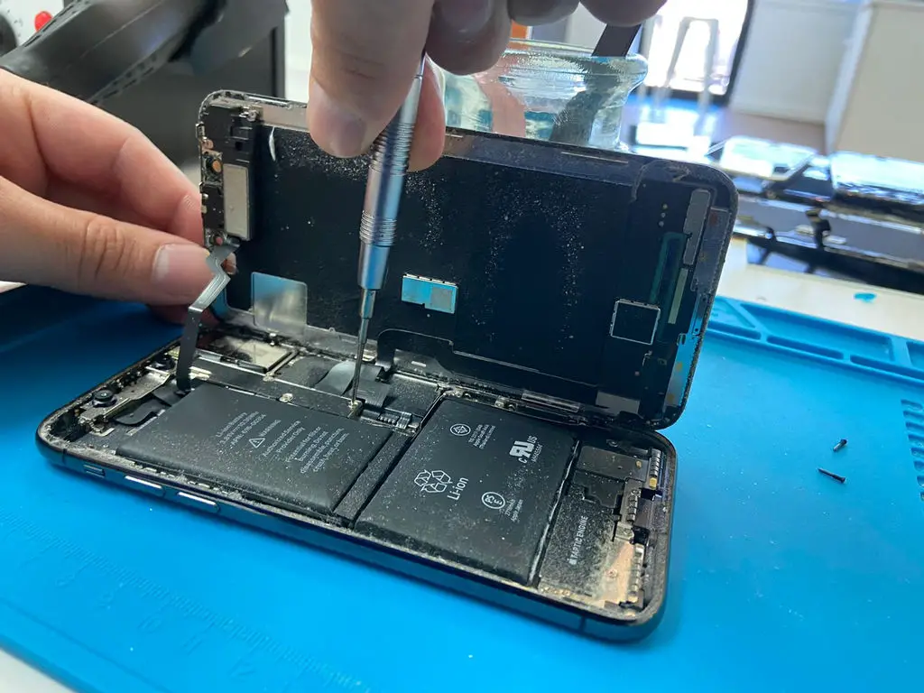 iZeek Repair (Downtown New Haven) - Phone Tablet Computer Wireless