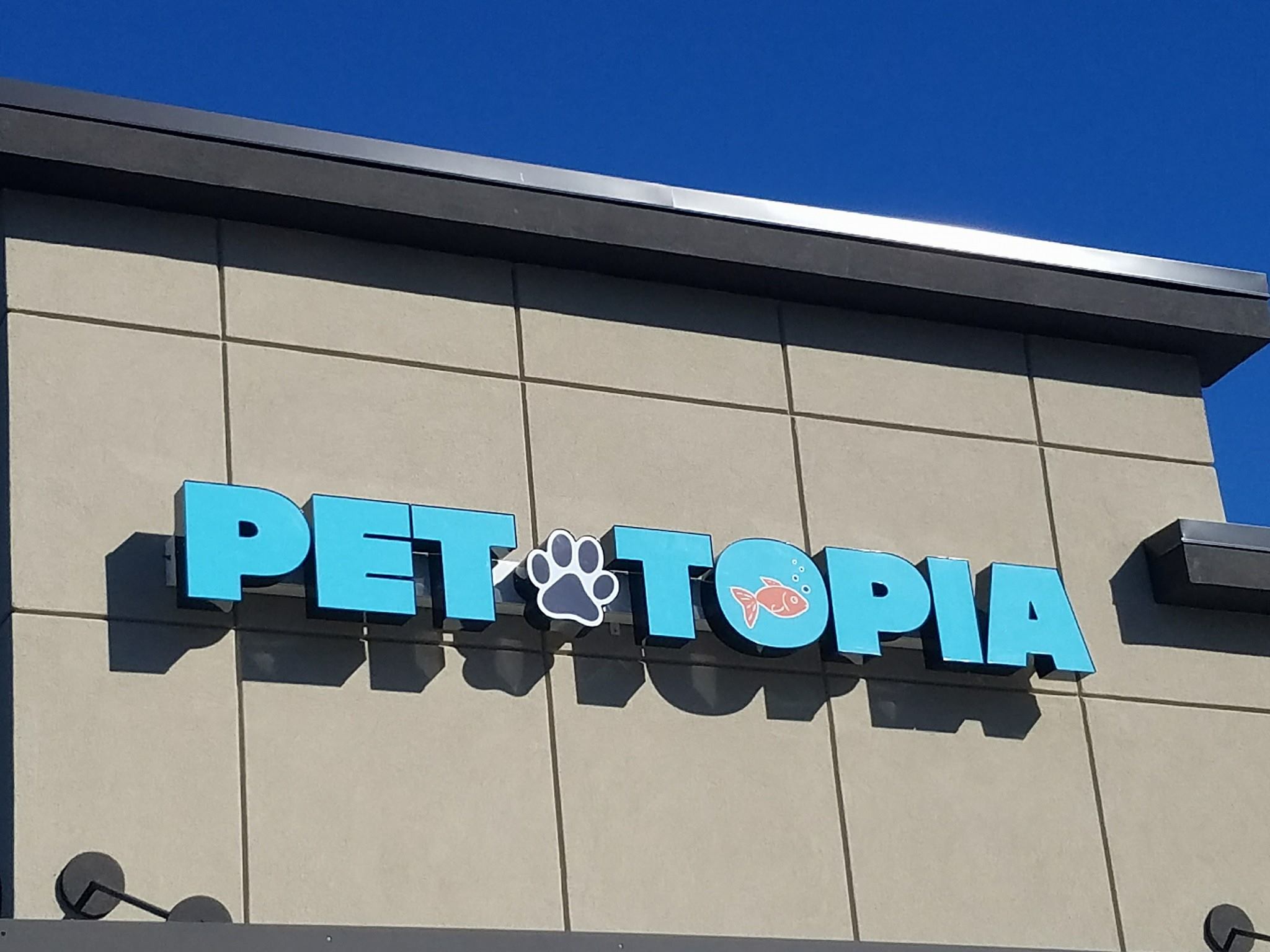 Company logo of Pet-Topia