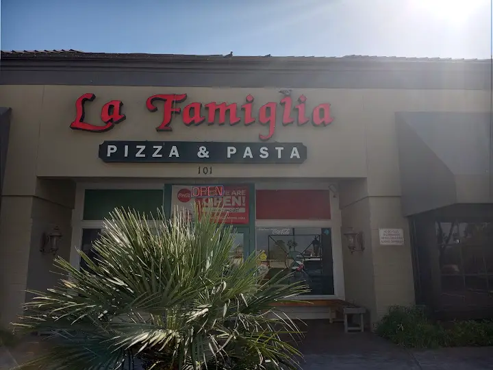 La Famiglia Pizza & Pasta