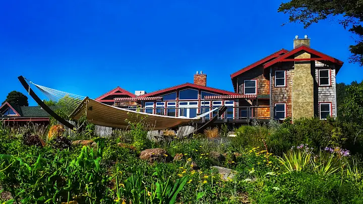 Harbor House Inn