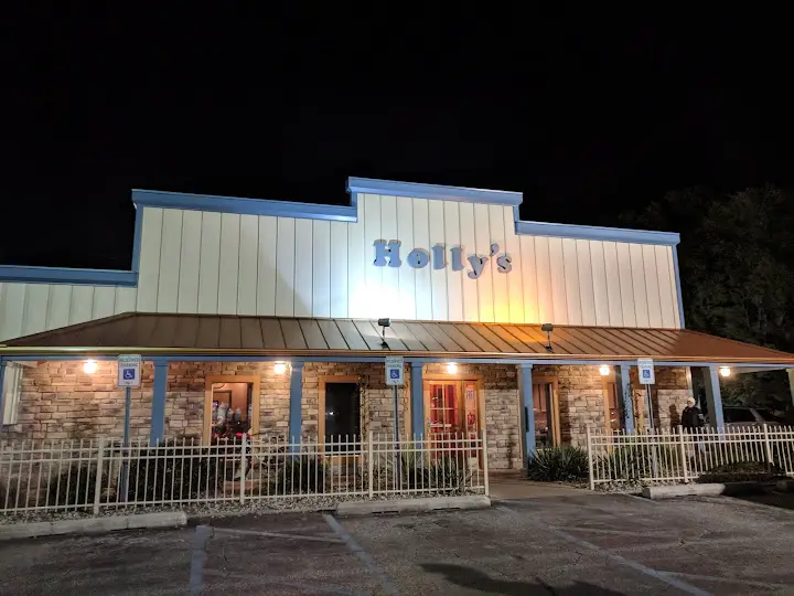 Holly's Restaurant & Pub