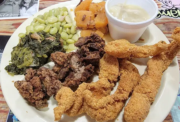 Mama Hamil's Southern Cookin' and Bar B Que Buffet