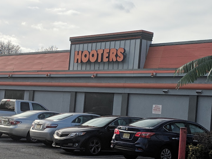 Hooters of Brunswick