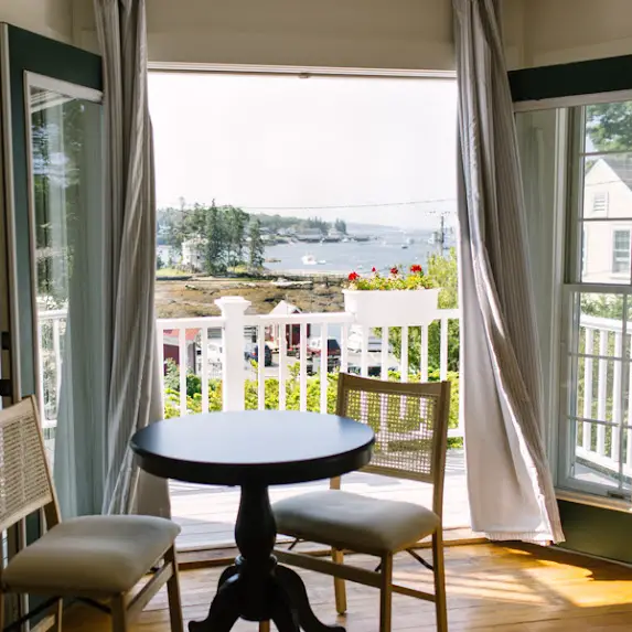 Experience the beauty of Lavish Rooms in Boothbay Harbor